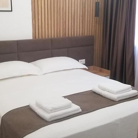 2A Near Blloku Area Apartment 티라나 외부 사진
