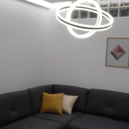 2A Near Blloku Area Apartment 티라나 외부 사진