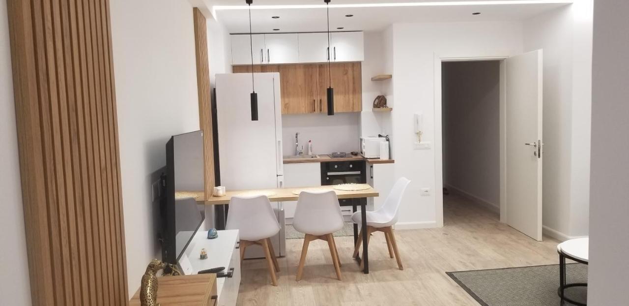2A Near Blloku Area Apartment 티라나 외부 사진